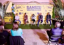 La capital grancanaria entrega los cheques solidarios a las ONGs de la San Silvestre