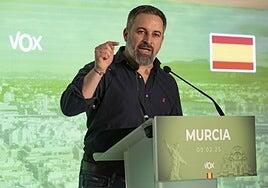 Abascal exige al PP romper sus pactos con el PSOE en la UE a cambio de Presupuestos para sus comunidades