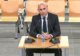 Luis Rubiales: «Estoy totalmente seguro de que Jenni me dio su aprobación para besarla»