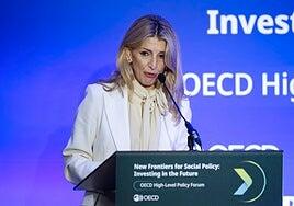 Díaz mete presión a un PSOE titubeante sobre mantener o no que el salario mínimo pague IRPF