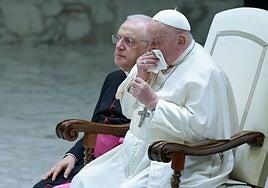 El Papa, hospitalizado con «fiebre leve» debido a una bronquitis