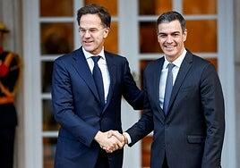 El Gobierno asume que sin Presupuestos no podrá doblar el gasto militar que exige la OTAN