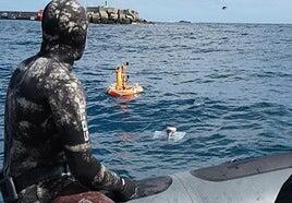 Investigadores de la ULPGC siguen a la peligrosa carabela portuguesa para predecir su llegada a la costa