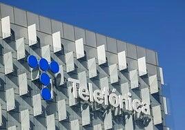 Telefónica vende su filial en Argentina por casi 1.200 millones a un grupo participado por Clarín