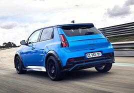 De raza le viene al galgo