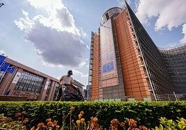 Bruselas insta a los Estados a reducir los impuestos sobre la electricidad para abaratar la factura