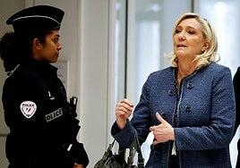 La Justicia francesa entierra las aspiraciones presidenciales de Marine Le Pen al inhabilitarla cinco años
