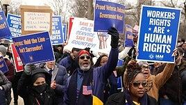 Primer gran conflicto del presidente Trump con la Justicia: considera «ilegal» sus despidos