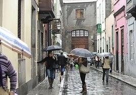 Mascaritas viene lluvia y nieve: disfraces con capucha y manga larga para el comienzo del carnaval