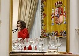 El Gobierno sacrifica un primer peón por los pagos sin trabajar a la exnovia de Ábalos