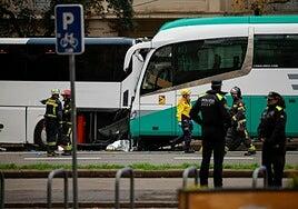 63 heridos en el choque de dos autobuses de turistas en Barcelona