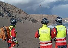 Una turista alemana resulta herida por el desprendimiento de una roca en Playa Quemada