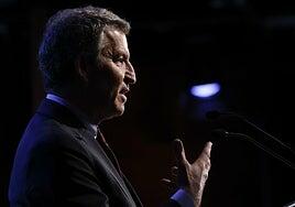 Feijóo acusa a Sánchez de «desmantelar el Estado» en Cataluña y ser un «florero» de Puigdemont