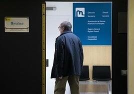 Mapfre y AXA renuncian a Muface y la sanidad de los funcionarios queda en manos de Asisa y Adeslas