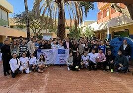 Alumnos del IES Santa Lucía aportan su granito de arena al cuidado del planeta