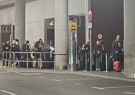 Vuelven las colas en busca de un taxi en el Aeropuerto de Gran Canaria