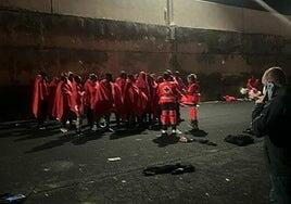 Cinco cayucos llegan a las islas este sábado