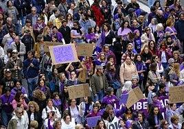 Ni la lluvia ni el Carnaval pueden con la fuerza del feminismo