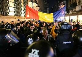 La extrema derecha rumana cierra filas en torno al vetado Georgescu