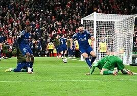 Los penaltis eligen al PSG, que venga en Anfield la toma de París