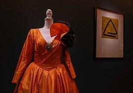 El guardarropa de Teresa Berganza dialoga con obras de arte en la Casa de Colón