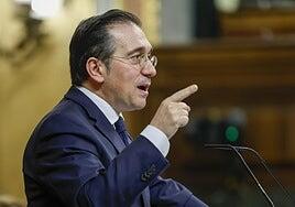Albares apela a la «unidad» del Congreso ante el aumento del gasto militar: «Está en juego nuestro futuro»
