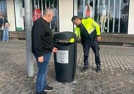 Papeleras de estreno en el centro de Arrecife