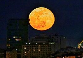La Luna más rojiza: fecha y hora para ver el eclipse lunar desde Canarias