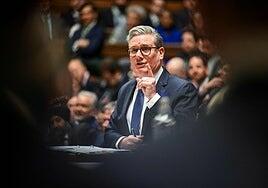 Starmer trata de sofocar el malestar por la reforma sanitaria y de los subsidios