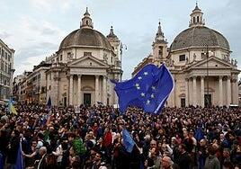 Una multitudinaria manifestación en defensa de Europa recorre Roma