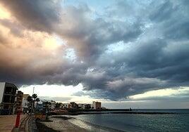 Probabilidad de lloviznas y viento moderado este miércoles en las islas