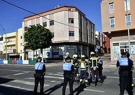 El apuntalamiento del edificio de Vecindario continúa en las plantas altas tras concluir el sótano