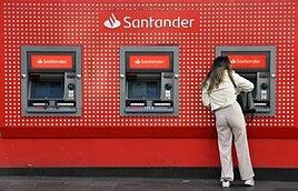 Santander UK cerrará 95 oficinas en Reino Unido y estudia el recorte de 750 empleos