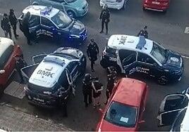 La Policía dicen que fueron a robar y ellos que habían quedado para pelearse