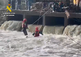 Encuentran la moto del desaparecido en Málaga tras ser arrastrado por el río Genal