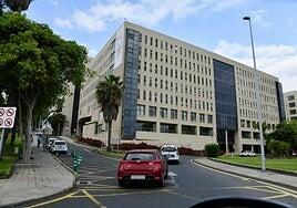 El PSOE ve «fenómenos paranormales» en la reducción de las listas de espera sanitarias