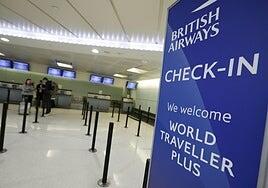 El aeropuerto londinense de Heathrow reanuda las operaciones tras un incendio que ha obligado a cancelar más de mil vuelos