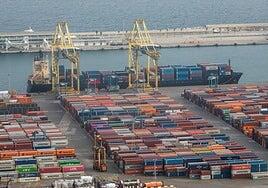 El turismo y la debilidad industrial salvan a la economía española del golpe de los aranceles