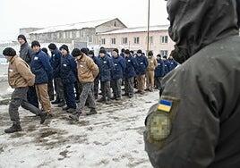 Entramos en una cárcel ucraniana para prisioneros rusos: «Llama a mi madre y dile que estoy vivo»