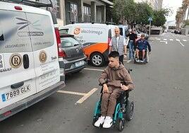 «Salgo con miedo porque tengo que ir por la carretera»