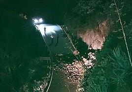 Un desprendimiento de piedras obliga a cortar la carretera que une Valsequillo con Las Vegas