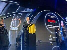 Ángel Medina Padrón, presidente de SPAR Gran Canaria, recibe el Premio Nacional Emprendedor Social de EY 2024
