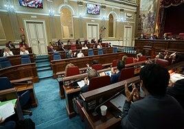 La propuesta de una nueva ley de vivienda se topa con el rechazo de los grupos de gobierno y Vox