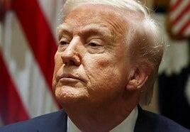 Trump impone aranceles adicionales del 25% a la importación de automóviles