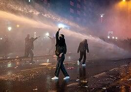 La oposición turca mantiene el Ayuntamiento de Estambul y llama a una gran protesta nacional