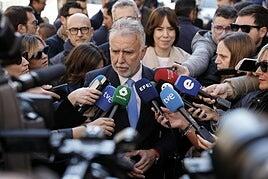 El Gobierno sugiere que Ayuso pleitea por racismo contra el reparto de los menores