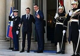 Macron admite que sólo unos «pocos» países están dispuestos a enviar tropas a Ucrania