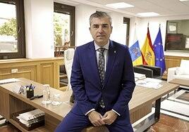 «Feijóo comprende mi postura y que tenga que defender a Canarias»