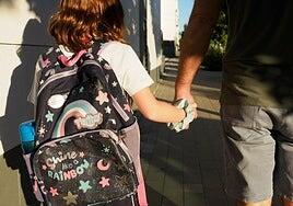 Retiran a unos padres la custodia de su hija de 9 años al estar en «peligro» por situaciones de violencia y sexo