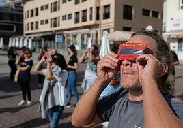 «¡Se ve perfectamente, le falta un trozo al sol!»